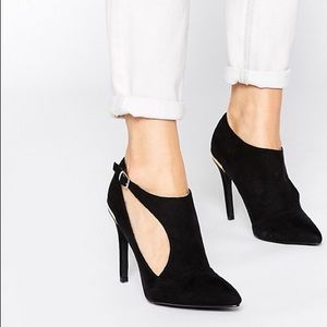 New Look Cut Out Black and Gold Heels